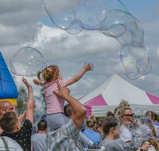 bubble shows , bubble person