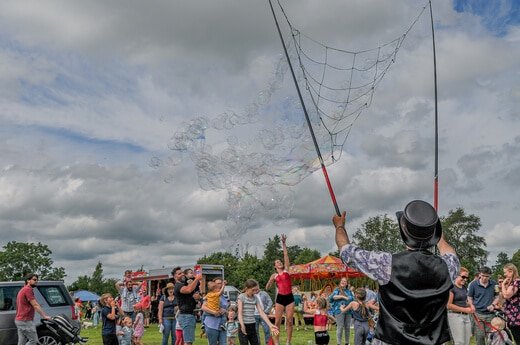 bubble shows , bubble person